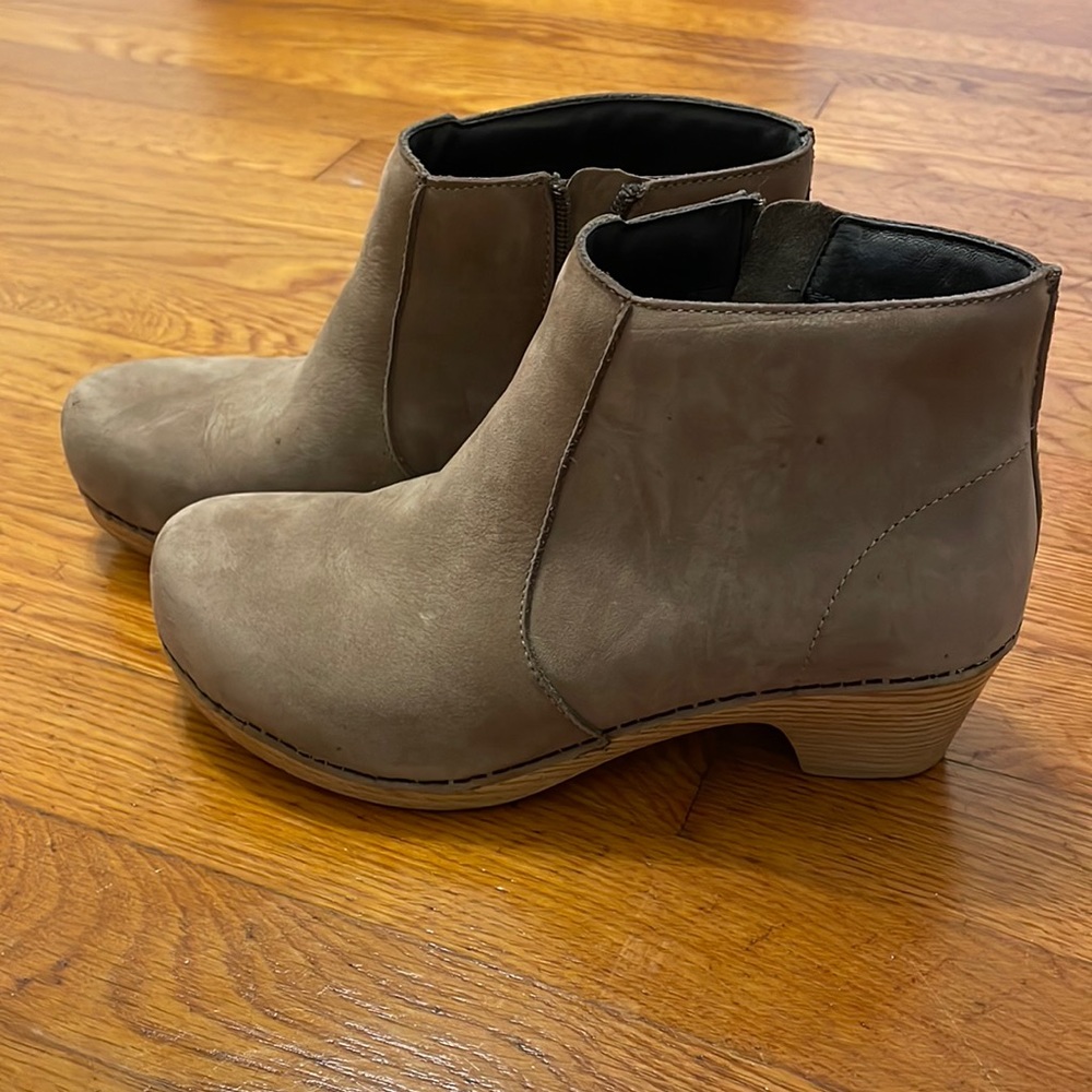 Dansko Maria Booties, Tan, size 37